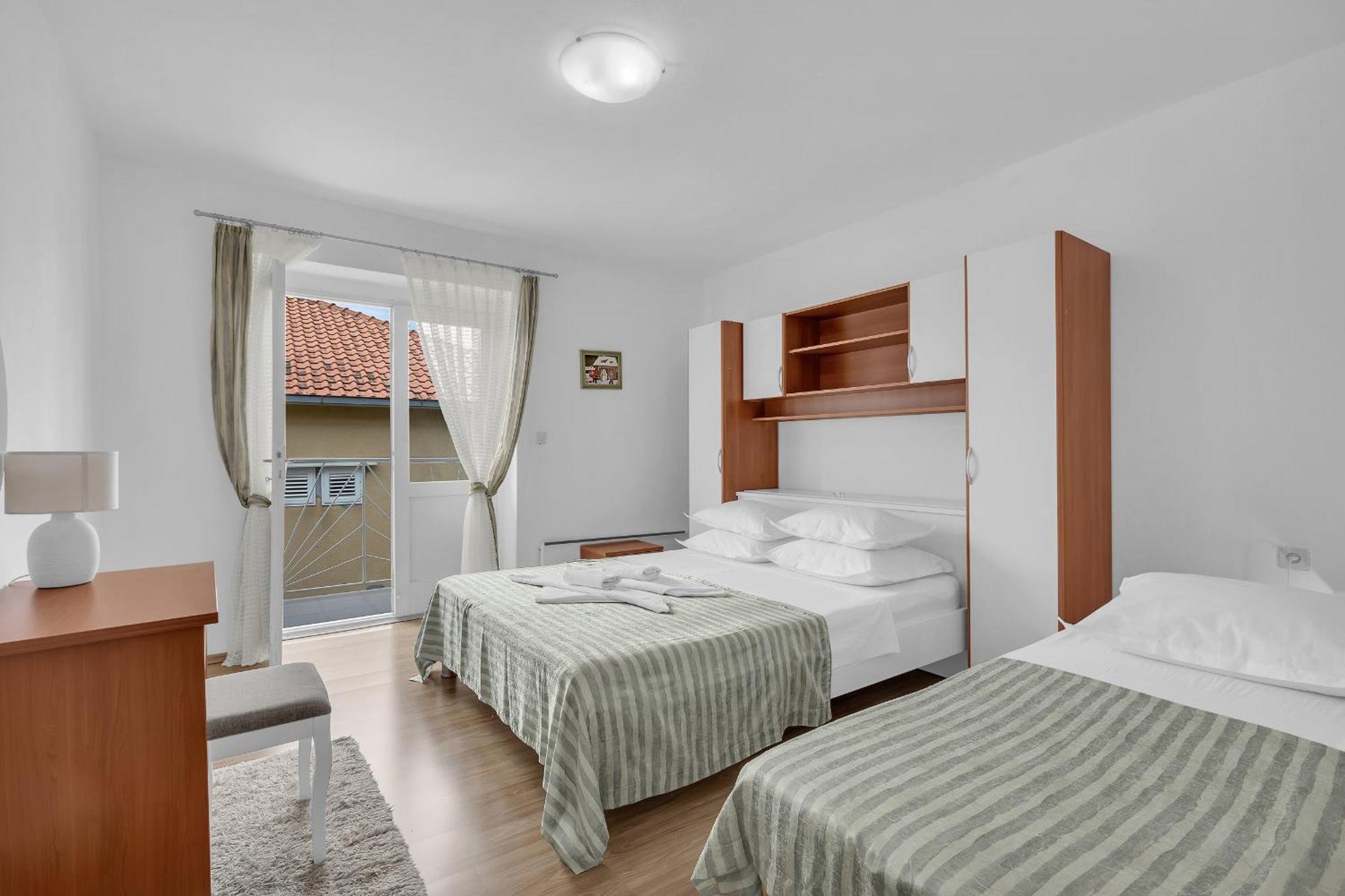 Apartment And Rooms Mila Макарська Екстер'єр фото